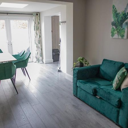 Wave Stays - Ground Floor Apartment - Outside Seating Area คลีฟลีส์ ภายนอก รูปภาพ