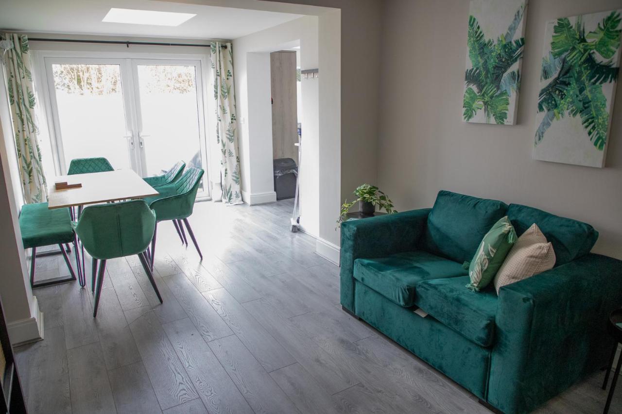 Wave Stays - Ground Floor Apartment - Outside Seating Area คลีฟลีส์ ภายนอก รูปภาพ