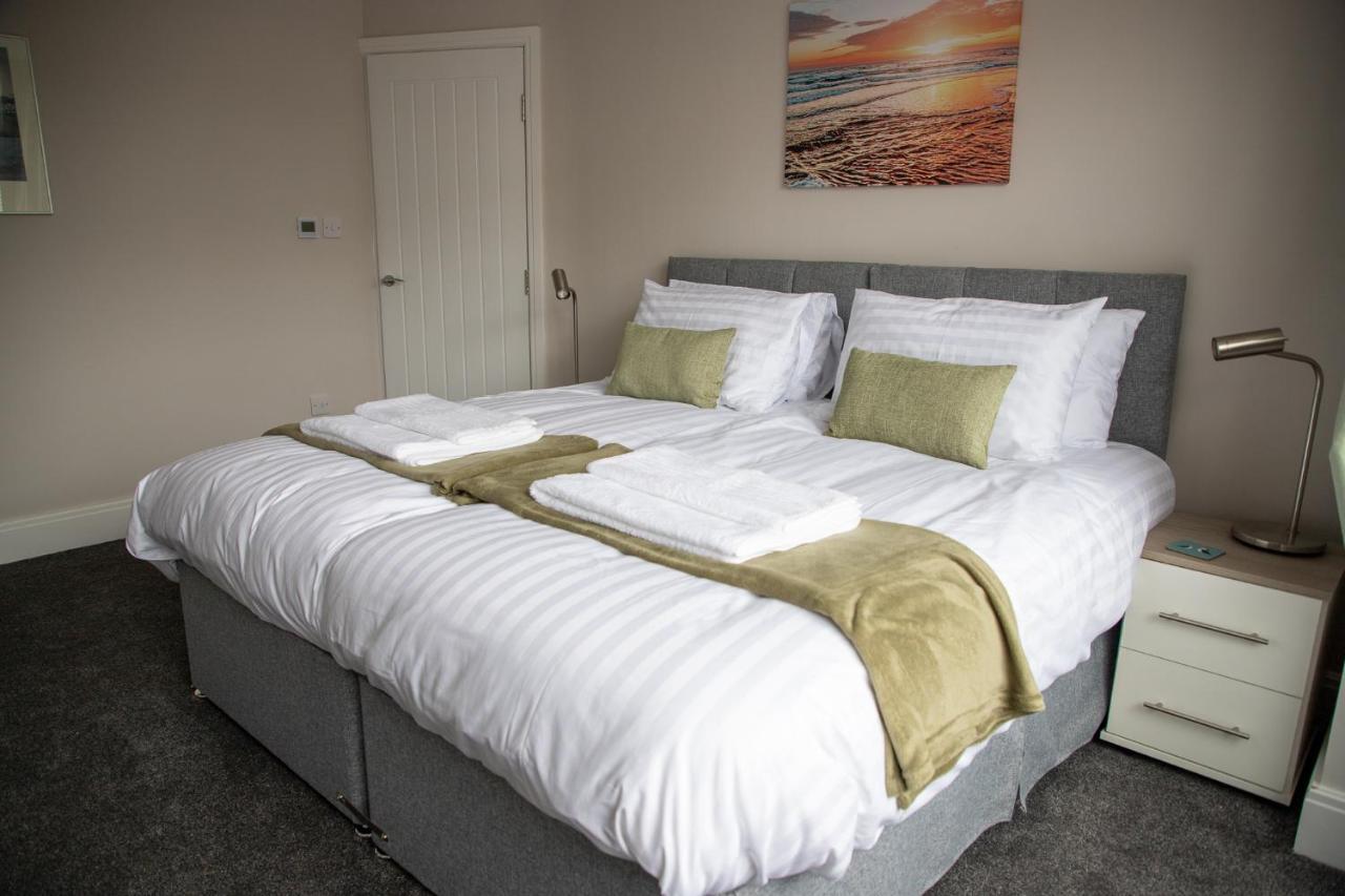 Wave Stays - Ground Floor Apartment - Outside Seating Area คลีฟลีส์ ภายนอก รูปภาพ