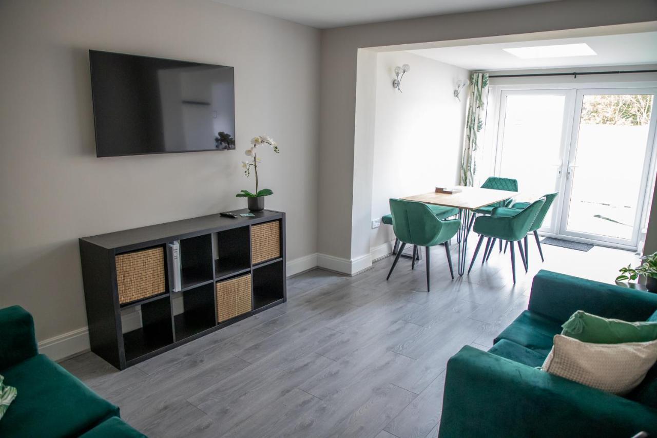 Wave Stays - Ground Floor Apartment - Outside Seating Area คลีฟลีส์ ภายนอก รูปภาพ