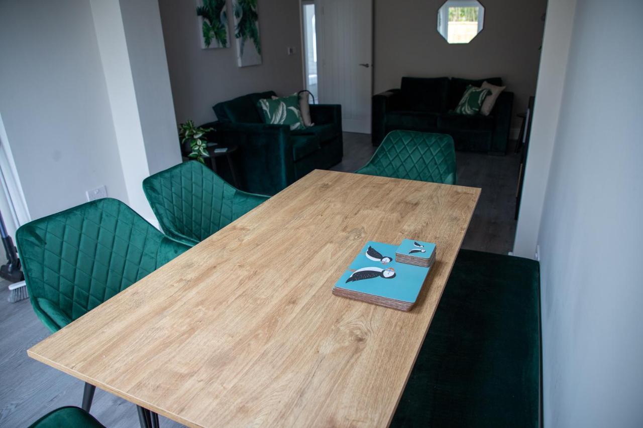 Wave Stays - Ground Floor Apartment - Outside Seating Area คลีฟลีส์ ภายนอก รูปภาพ