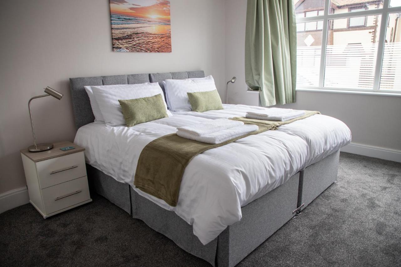 Wave Stays - Ground Floor Apartment - Outside Seating Area คลีฟลีส์ ภายนอก รูปภาพ