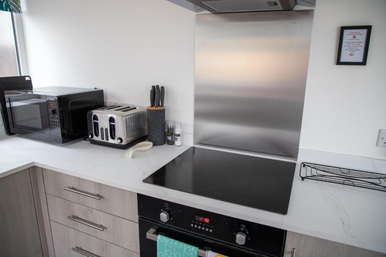 Wave Stays - Ground Floor Apartment - Outside Seating Area คลีฟลีส์ ภายนอก รูปภาพ
